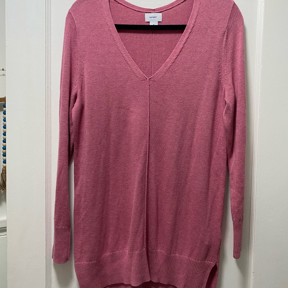 Old Navy Women's Rose V-Neck Sweater